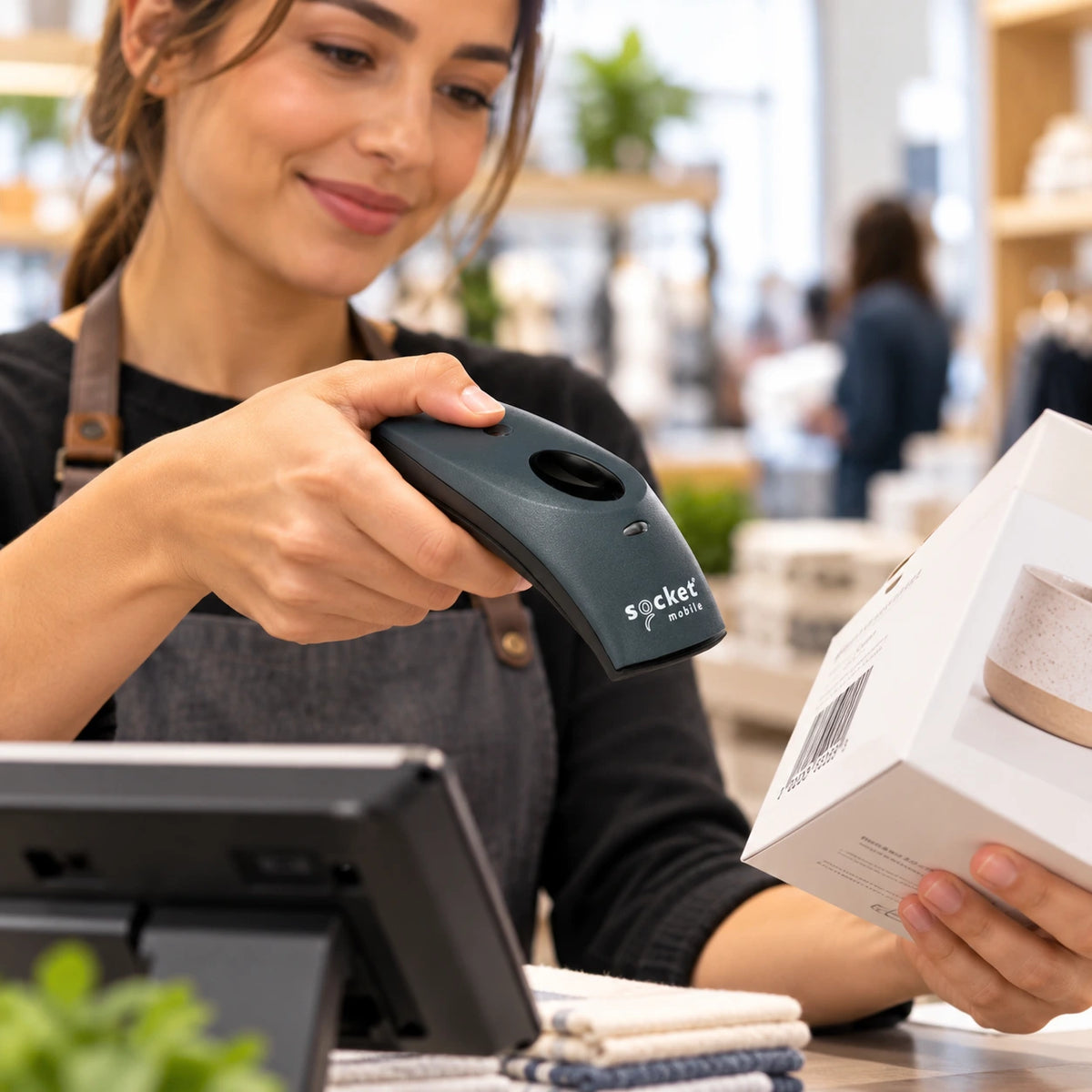 Socket Mobile CHS 7CI Bluetooth barcode scanner in use